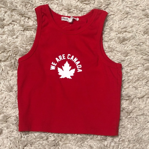 Red Canada cropped tank top - Picture 1 of 1